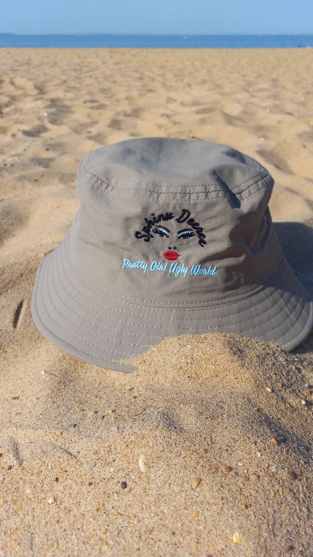 Pretty Girl Ugly World - Island 🌴 Sand Unisex Bucket